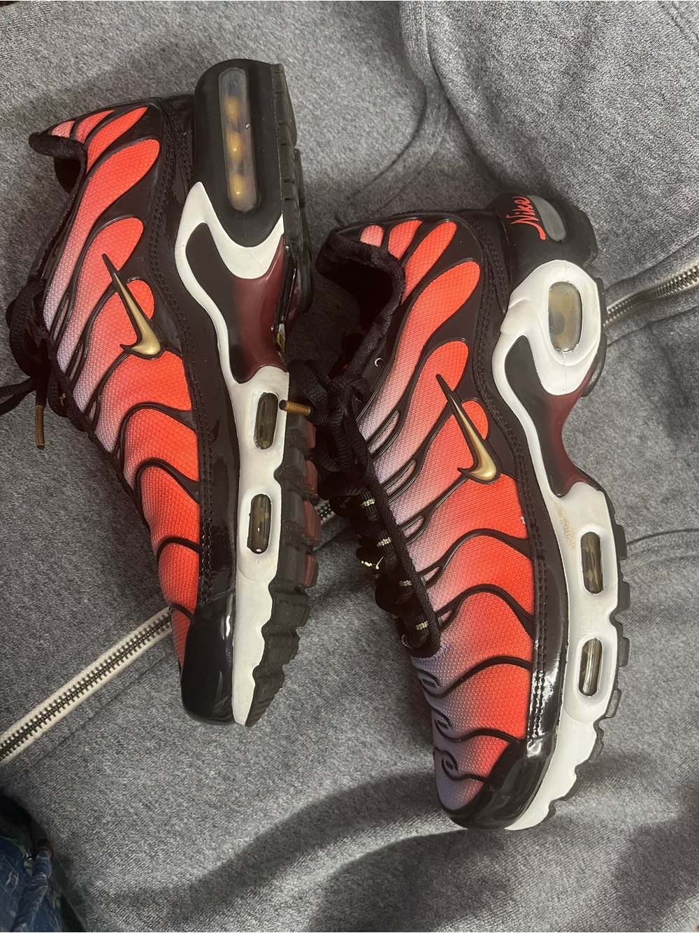 Nike sisterhood Women’s Gradient Red  Air Max Sneakers with Gold Swoosh size 8